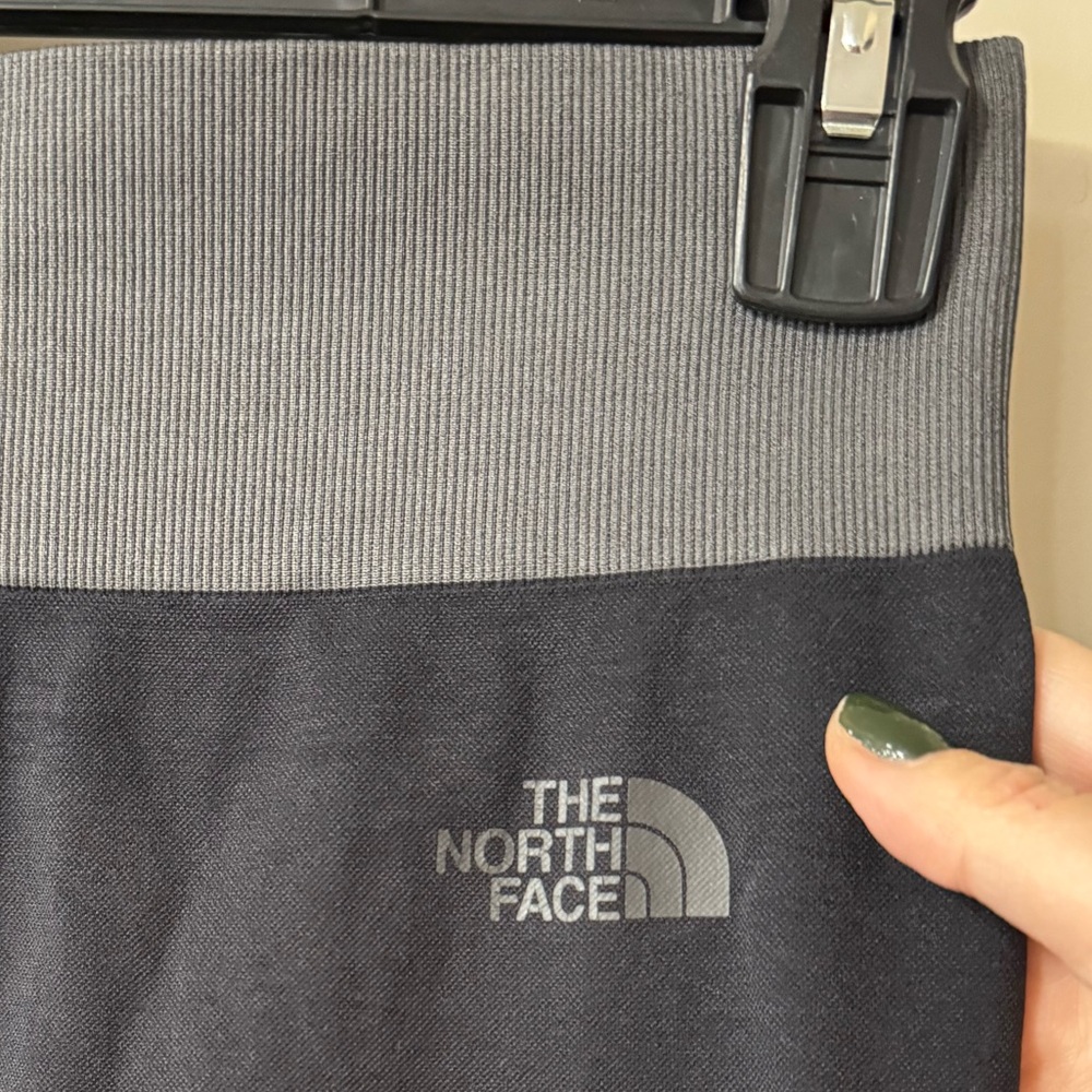 NORTH FACE 🩶 Women's Black, Gray High Waisted Striped Leggings (Size Small) - Picture 4 of 10